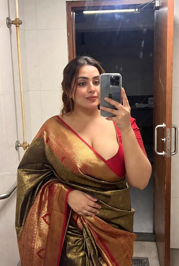 Charming Call Girl in Almora - Independent